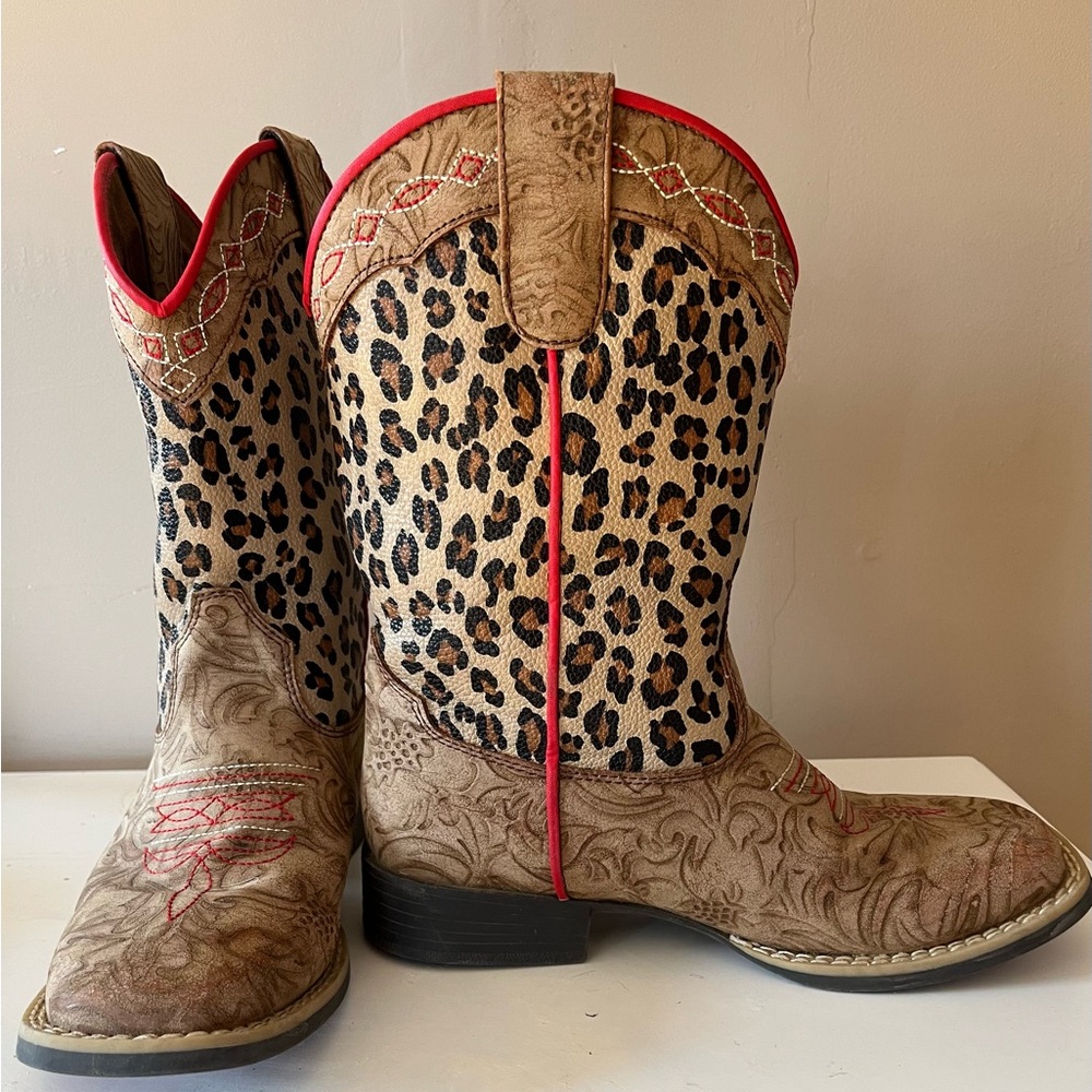 Girl’s leather camo cowboy boots